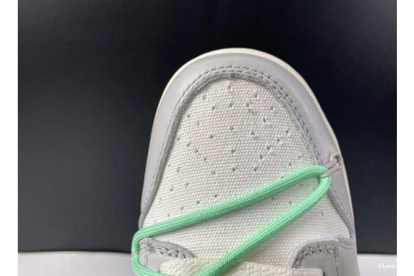 DM1602-114 4 Dunk Nike Low O-W Lot 0721